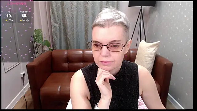 Cutie Erikaa1 online show from 11/18/25, 02:17