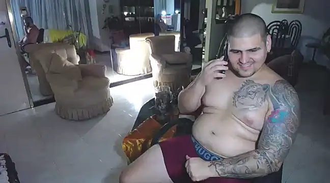 Snapshot of pitbullveryhot chatting on 02/06/25, 12:22 pitbullveryhot online show from 02/06/25, 12:22