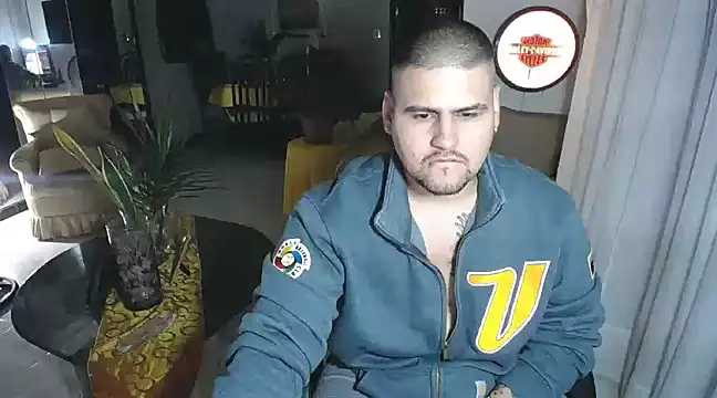 Snapshot of pitbullveryhot chatting on 02/13/25, 06:20 pitbullveryhot online show from 02/13/25, 06:20