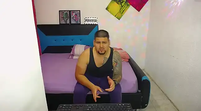 Snapshot of pitbullveryhot chatting on 03/11/25, 12:00 pitbullveryhot online show from 03/11/25, 12:00