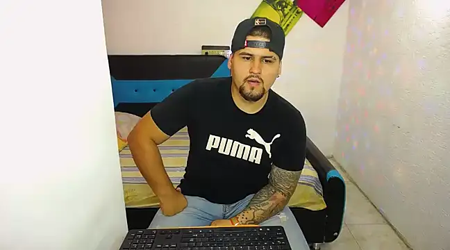 Snapshot of pitbullveryhot chatting on 03/18/25, 09:43 pitbullveryhot online show from 03/18/25, 09:43