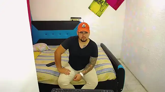 Snapshot of pitbullveryhot chatting on 03/20/25, 02:29 pitbullveryhot online show from 03/20/25, 02:29