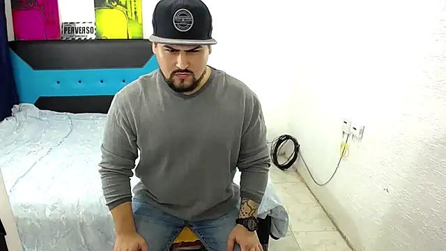 Snapshot of pitbullveryhot chatting on 10/03/25, 02:19 pitbullveryhot online show from 10/03/25, 02:19