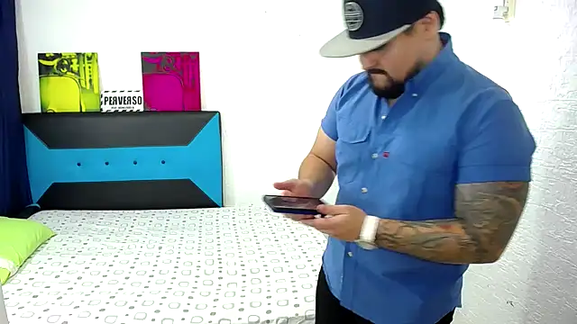 Snapshot of pitbullveryhot chatting on 10/04/25, 02:20 pitbullveryhot online show from 10/04/25, 02:20