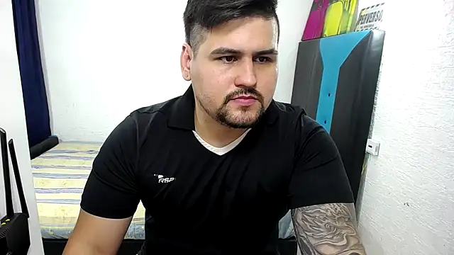 Snapshot of pitbullveryhot chatting on 11/15/25, 01:58 pitbullveryhot online show from 11/15/25, 01:58