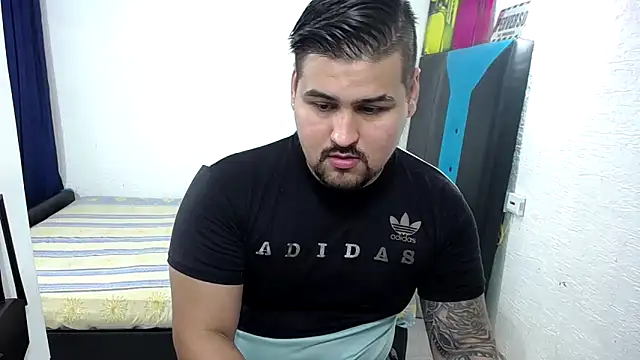 Snapshot of pitbullveryhot chatting on 11/17/25, 07:58 pitbullveryhot online show from 11/17/25, 07:58