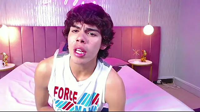 Snapshot of tombakker chatting on 01/28/25, 11:07 tombakker online show from 01/28/25, 11:07
