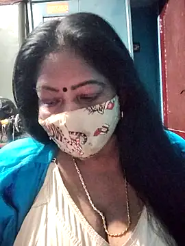 Snapshot of maniisha chatting on 04/17/26, 04:32 maniisha online show from 04/17/26, 04:32