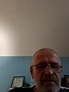 Snapshot of geilerschwanz64 chatting on 01/16/25, 01:27 geilerschwanz64 online show from 01/16/25, 01:27