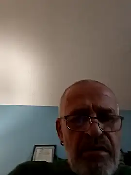 Snapshot of geilerschwanz64 chatting on 01/17/25, 08:02 geilerschwanz64 online show from 01/17/25, 08:02