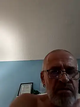 Snapshot of geilerschwanz64 chatting on 01/17/25, 11:18 geilerschwanz64 online show from 01/17/25, 11:18