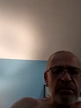 Snapshot of geilerschwanz64 chatting on 02/27/25, 11:04 geilerschwanz64 online show from 02/27/25, 11:04