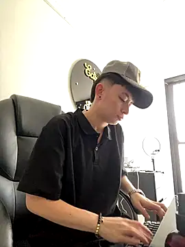 nico 18x online show from 12/17/25, 04:35