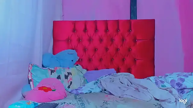 Snapshot of StassieBell chatting on 03/18/26, 09:45 StassieBell online show from 03/18/26, 09:45