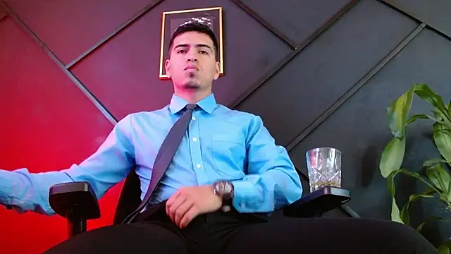 Snapshot of Adrian_Mill3r chatting on 03/18/25, 04:48 Adrian Mill3r online show from 03/18/25, 04:48