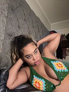 Snapshot of camiliaskye chatting on 09/13/25, 05:18 camiliaskye online show from 09/13/25, 05:18