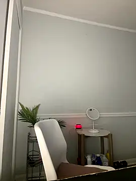 Snapshot of camiliaskye chatting on 12/18/25, 04:57 camiliaskye online show from 12/18/25, 04:57