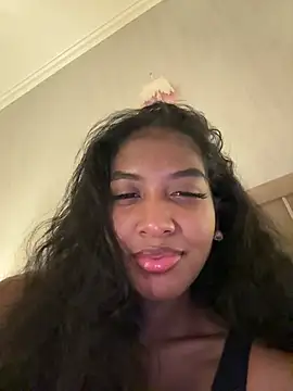 Snapshot of IamCrystal2 chatting on 12/16/24, 11:07 IamCrystal2 online show from 12/16/24, 11:07