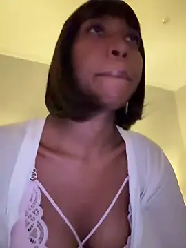 Snapshot of IamCrystal2 chatting on 01/03/25, 06:46 IamCrystal2 online show from 01/03/25, 06:46