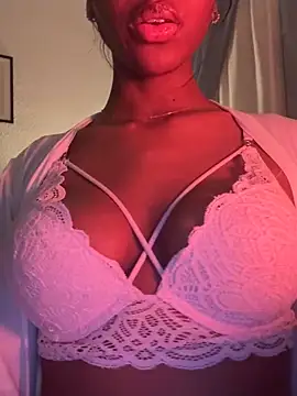 Snapshot of IamCrystal2 chatting on 01/12/25, 10:54 IamCrystal2 online show from 01/12/25, 10:54