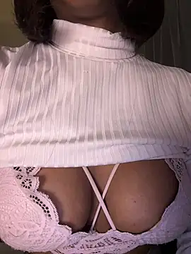 Snapshot of IamCrystal2 chatting on 01/16/25, 10:44 IamCrystal2 online show from 01/16/25, 10:44