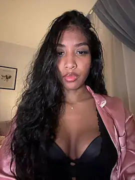 Snapshot of IamCrystal2 chatting on 02/09/25, 10:32 IamCrystal2 online show from 02/09/25, 10:32