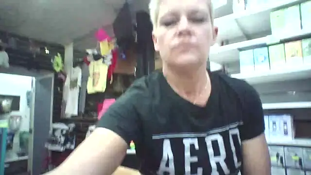 jadegilf1 online show from 04/18/26, 01:48