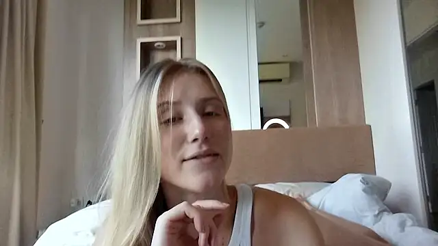 Snapshot of ArianaMur chatting on 03/15/26, 01:11 ArianaMur online show from 03/15/26, 01:11