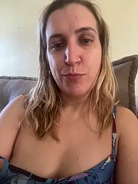 Snapshot of Bia_sexynovaes chatting on 05/27/26, 02:03 Bia sexynovaes online show from 05/27/26, 02:03