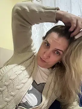 Snapshot of Bia_sexynovaes chatting on 06/05/26, 01:34 Bia sexynovaes online show from 06/05/26, 01:34