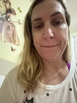 Snapshot of Bia_sexynovaes chatting on 06/12/26, 11:03 Bia sexynovaes online show from 06/12/26, 11:03