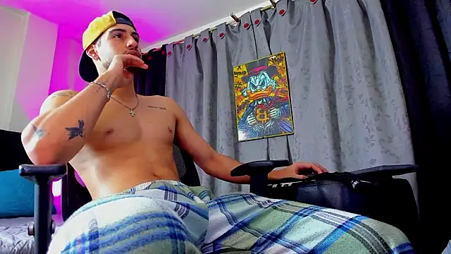 Giomar Reyes online show from 02/18/26, 07:37