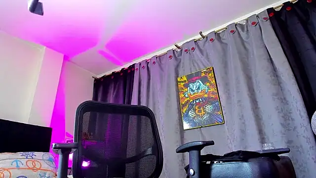 Snapshot of Giomar_Reyes chatting on 03/08/26, 10:24 Giomar Reyes online show from 03/08/26, 10:24