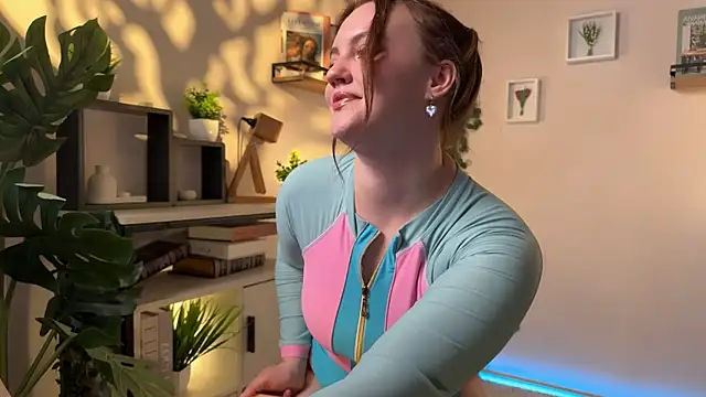 Lella Ryann  online show from 10/01/25, 07:58