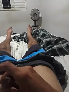 Snapshot of UnhappyWinding chatting on 12/01/25, 02:05 UnhappyWinding online show from 12/01/25, 02:05