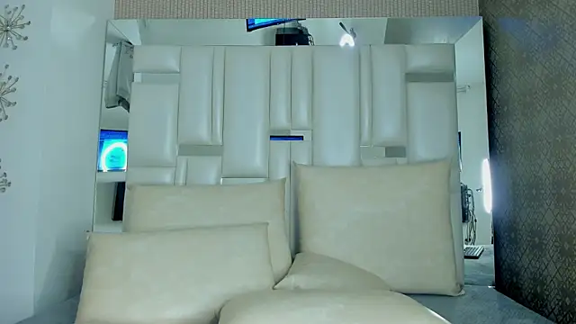 Valery Foxx  online show from 12/14/24, 09:51