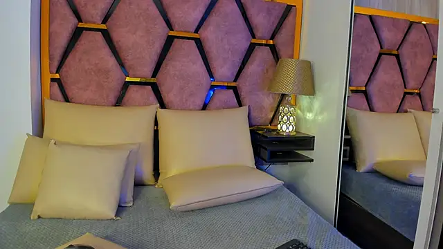 Valery Foxx  online show from 12/22/24, 11:54