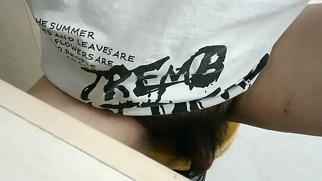 Snapshot of XiaoGuoGuo284512 chatting on 10/31/25, 10:11 XiaoGuoGuo284512 online show from 10/31/25, 10:11