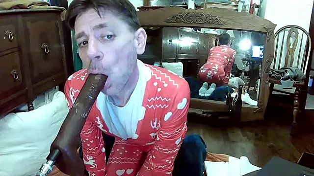 MaxJr8008 online show from 12/04/25, 08:45