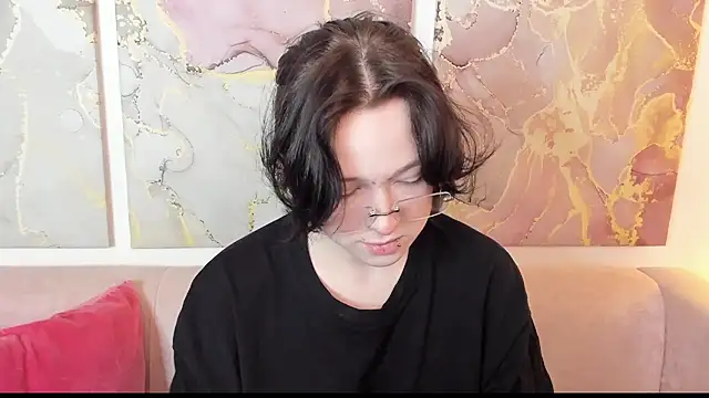 Snapshot of fiamoory chatting on 03/25/26, 01:22 fiamoory online show from 03/25/26, 01:22