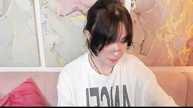 Snapshot of fiamoory chatting on 03/27/26, 08:20 fiamoory online show from 03/27/26, 08:20