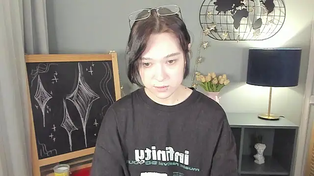 Snapshot of fiamoory chatting on 04/11/26, 08:18 fiamoory online show from 04/11/26, 08:18