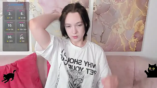 Snapshot of fiamoory chatting on 04/12/26, 01:21 fiamoory online show from 04/12/26, 01:21