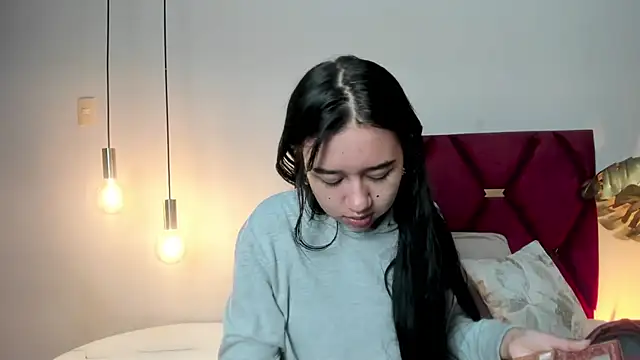 LaraGoldd online show from 11/23/25, 02:06