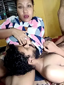 Snapshot of Radhikadavi879 chatting on 01/11/25, 08:10 Radhikadavi879 online show from 01/11/25, 08:10