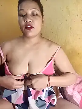 Snapshot of Radhikadavi879 chatting on 01/12/25, 09:40 Radhikadavi879 online show from 01/12/25, 09:40