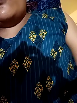 Snapshot of Radhikadavi879 chatting on 02/04/25, 05:01 Radhikadavi879 online show from 02/04/25, 05:01