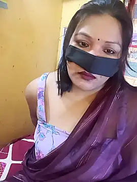 Snapshot of Radhikadavi879 chatting on 02/18/25, 04:37 Radhikadavi879 online show from 02/18/25, 04:37