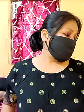 Snapshot of Radhikadavi879 chatting on 02/27/25, 07:44 Radhikadavi879 online show from 02/27/25, 07:44