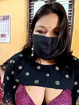 Snapshot of Radhikadavi879 chatting on 02/28/25, 03:15 Radhikadavi879 online show from 02/28/25, 03:15